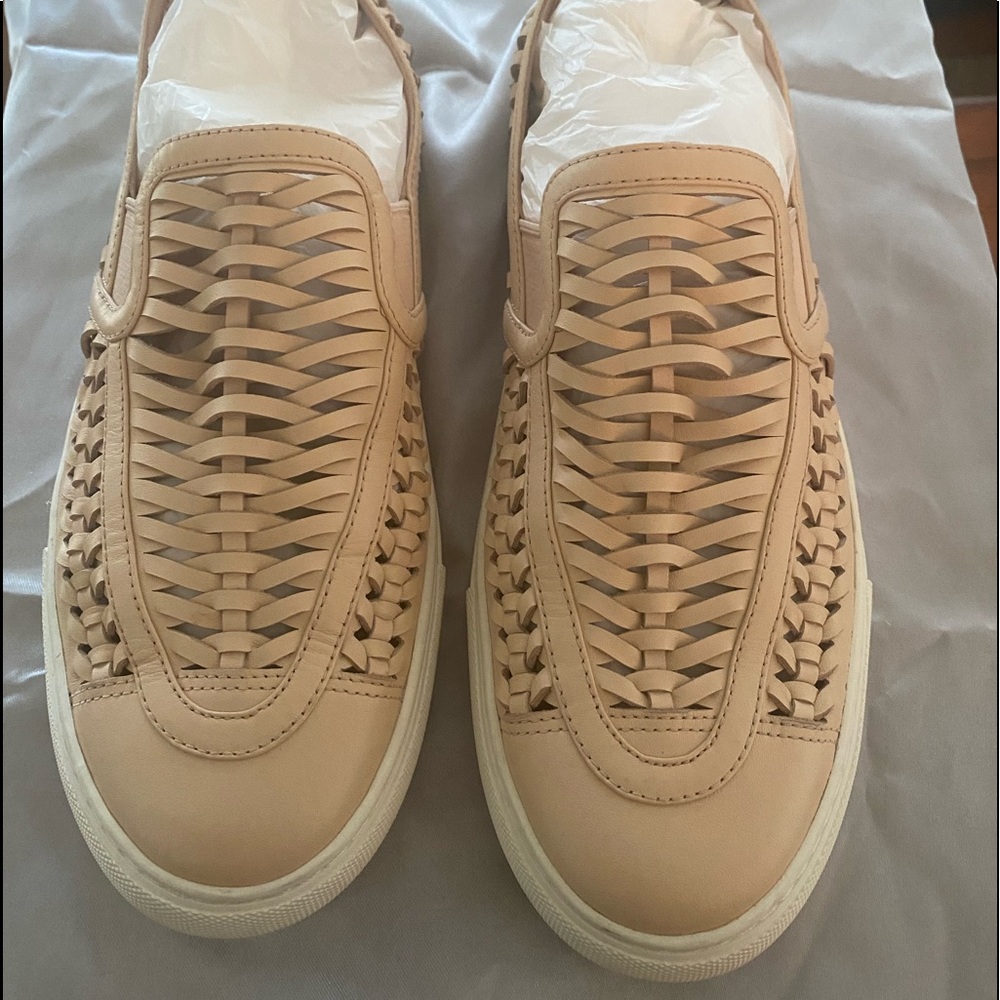 Super cute Tory Burch Leather Sneaakers